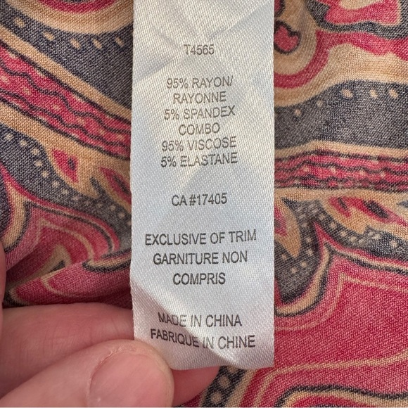 Solo Moda Sequine Front Colorful Patterned Long Sleeve Top Size S/P - Picture 5 of 8